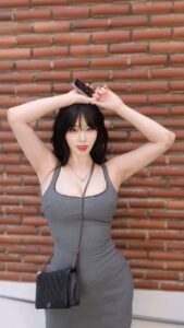 Bokep Indo Terbaru – Enaknya Dijepit Memek ABG